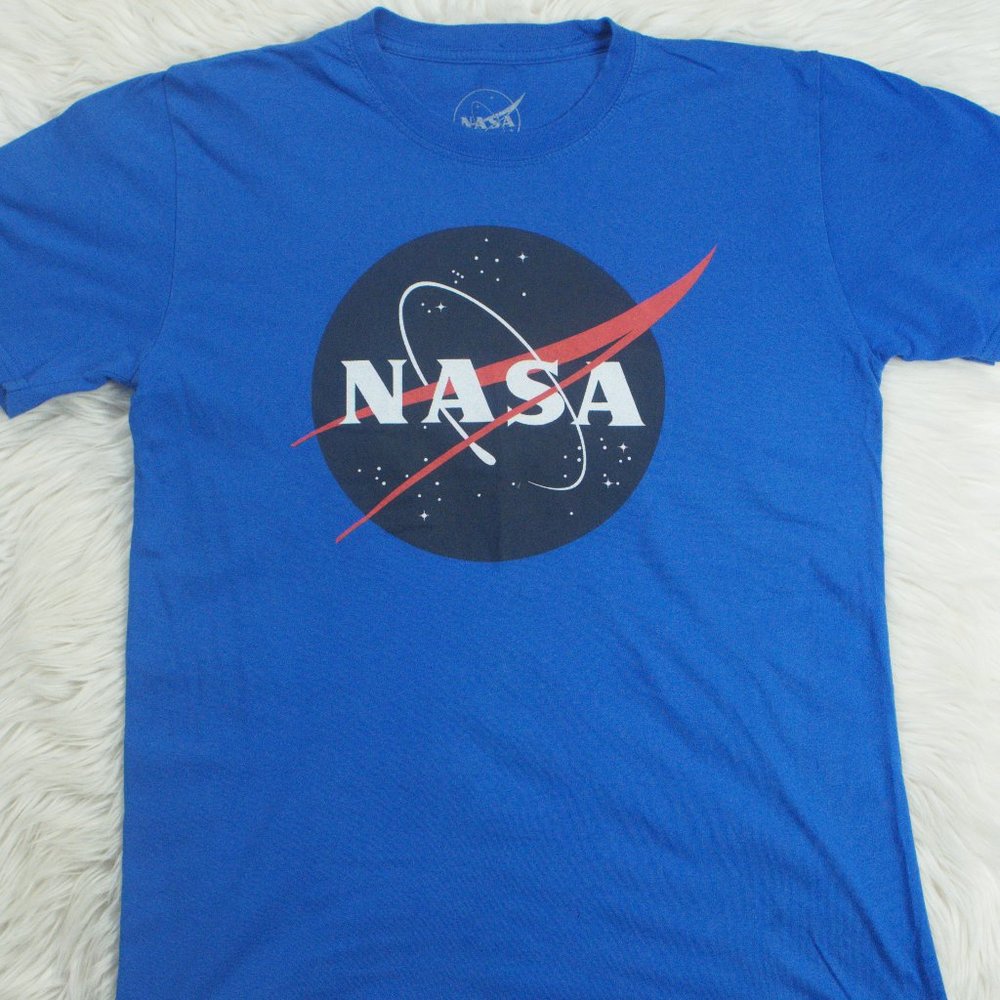 Men's Medium sized nasa shirt